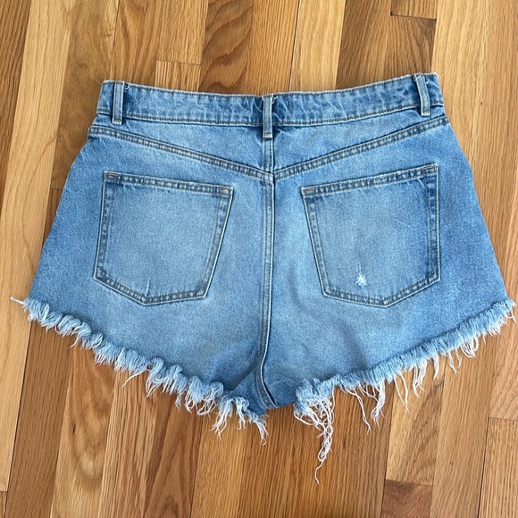 Light wash denim shorts - Picture 2 of 3